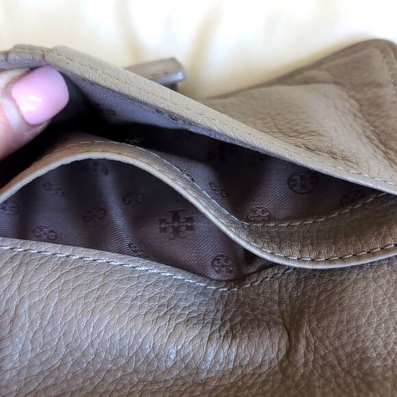 Tory Burch Britten Smartphone Bi-Fold Leather Wallet/Wristlet🩶Gray - Picture 13 of 17